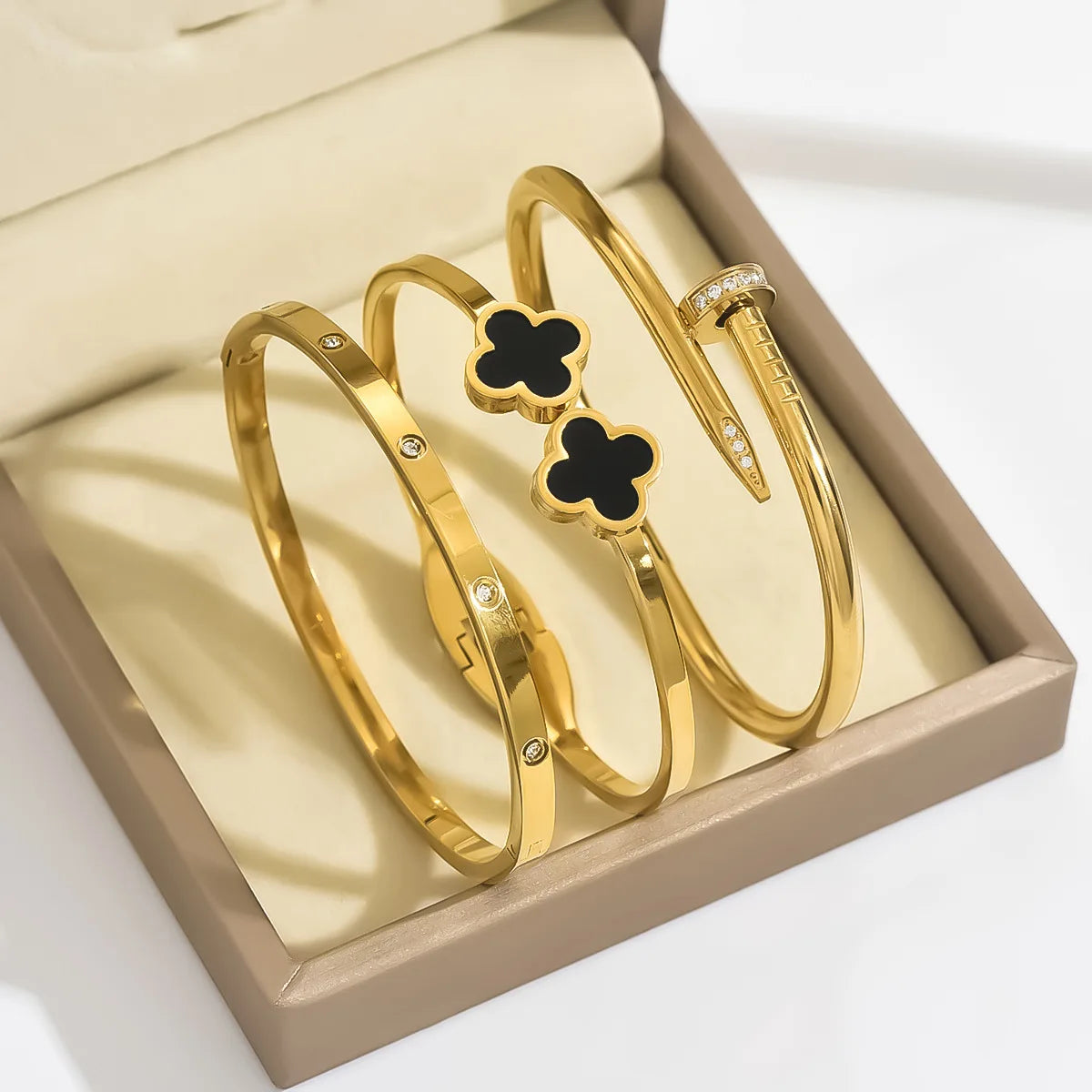 Non-Fading Fashion Gold round Love Letter Bracelet